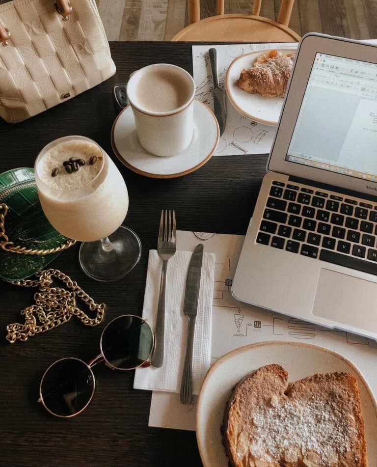 Stop Choosing Niches Like a Hobbyist. 3 Signs You’ve Found a Profitable One.